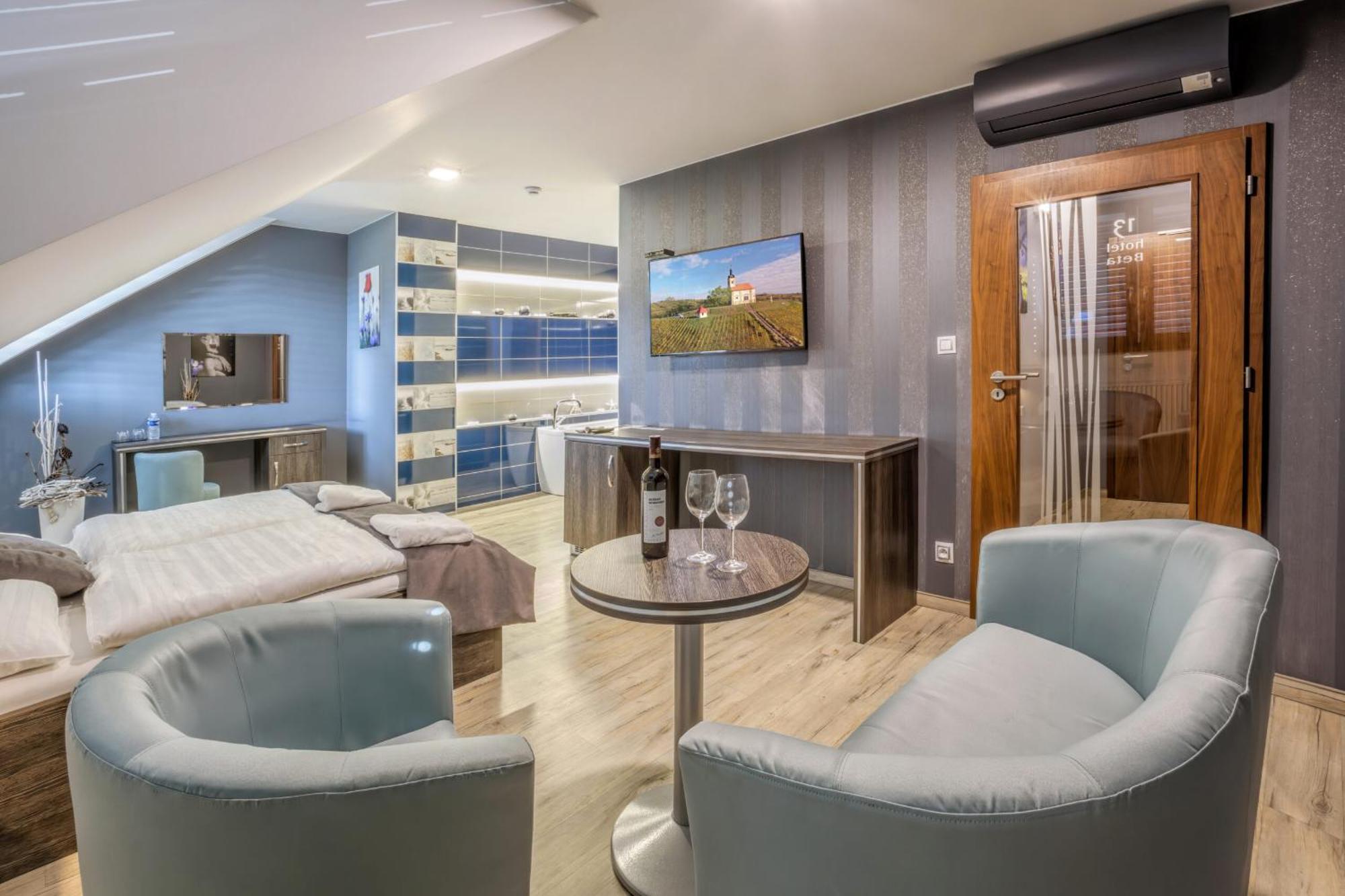 Hotel Beta Bzenec Exterior photo