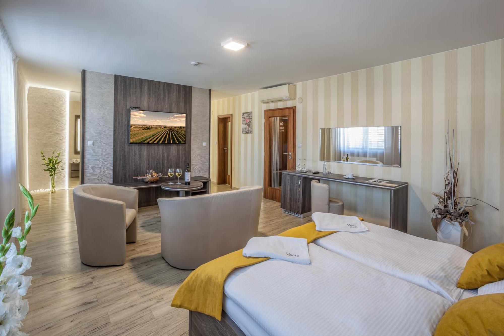 Hotel Beta Bzenec Exterior photo