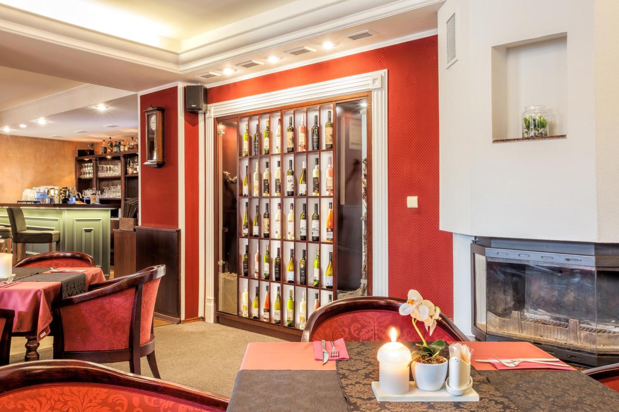 Hotel Beta Bzenec Exterior photo